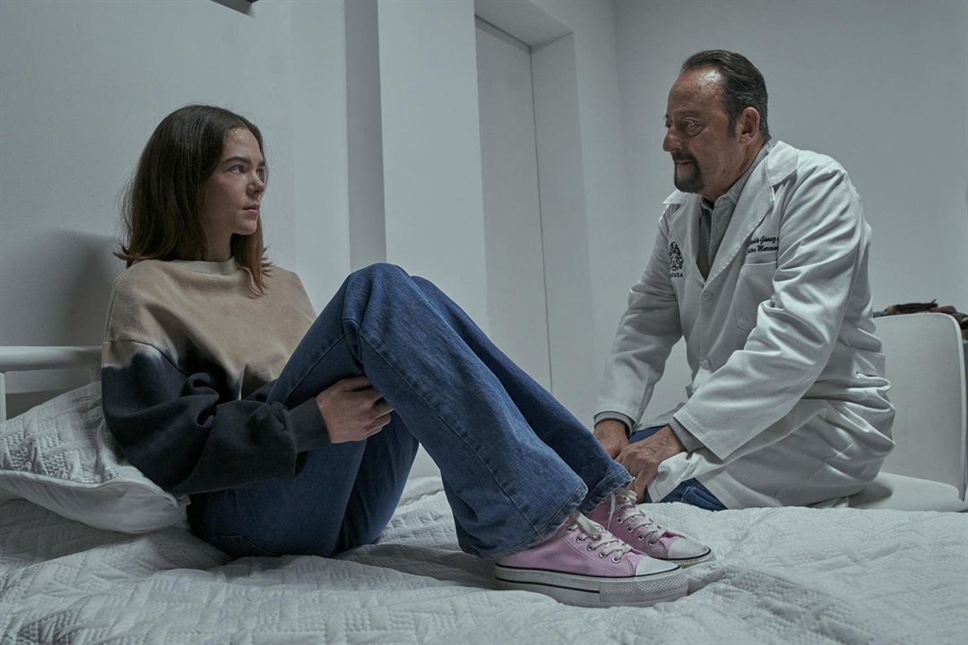 Distribution De Qui A Tué Sara Saison 3 Jean Reno Qui a tué Sara saison 3 : date de sortie Netflix, casting, spoilers